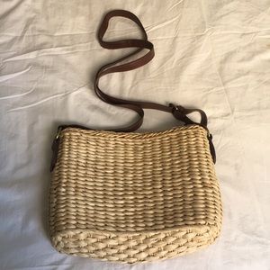 Straw messenger tote